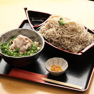 肉の旨味溢れる「肉蕎麦」が一押し。自家製麺・自家製つゆの逸品