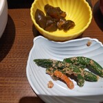 Uoriki Shokudou - 小鉢と漬物