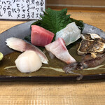 Sennari Zushi - 刺し盛り合わせ。