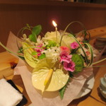 神保町 傳 - 妻にはお花が。ありがとうございます。