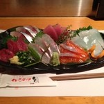 くいものや旬 - くいものや旬・さし盛り（馬刺し、インドマグロ中トロ、白イカ、関サバ、縞アジ、サーモン）