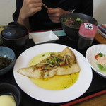魚屋直営食堂　魚まる - 