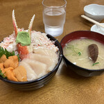 市場食堂 味処たけだ   - 9番3色丼　3300円　ウニ、ホタテ、カニ