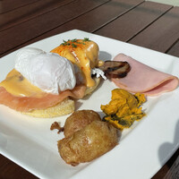 R restaurant & bar - 