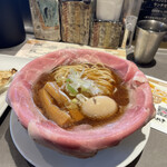 ラーメン 大戦争 - ピストルチャーシュー 5枚 とろ〜り半熟煮玉子♪