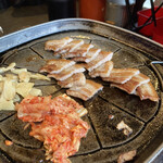 韓国料理とサムギョプサル 豚まる - 