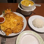 Bangkok Oriental Thai Restaurant - 料理とライス