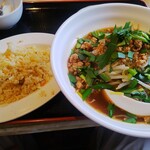 中国家常菜　龍記 - 台湾ラーメンと半チャーハン　800円