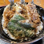 寿し源 - 期間限定いわし天丼
梅雨時期の銚子で水揚げされた、とろとろの脂の乗った入梅いわしを使った天丼です。
また、この時期、いわしのお刺身、いわしのなめろうもオススメとなっております。
