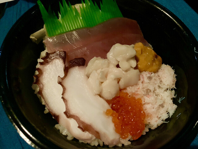 魚丼 仙台長町店 - 富沢（海鮮丼）の写真