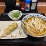 丸亀製麺 - かけ並＋鶏つくね串（390円＋180円）
