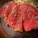 バル デ オピンチョ - 芸術的鹿のレアカツレツ