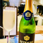 かまど焼 NIKUYOROZU - ベルトゥーレ・ブリュット(スパークリング)/Glass 780円