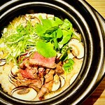 かまど焼 NIKUYOROZU - 牛肉とマッシュルームの土鍋ご飯
