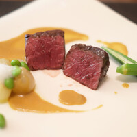 ダイニング 流 - ランチコース 4200円 の牛ハラミ肉のロースト 枝豆と小玉ねぎのフランセーズ