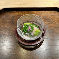 御料理 ふじ田 - 先付：毛蟹、三重産アスパラ、こごみ、そら豆、花穂紫蘇
