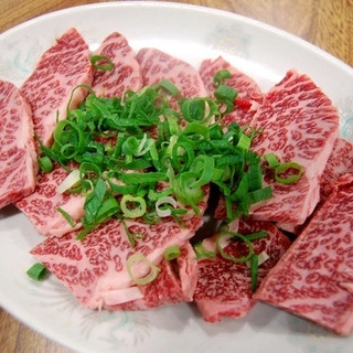 Made with domestic Wagyu beef! The ribs with marbling are exquisite★