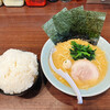 横浜家系ラーメン 魂心家 - ラーメン(醤油)､ライス