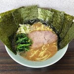 ずいずい - ラーメン750円麺硬め。海苔増し100円。