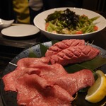 Yakiniku Kokutouan - 牛タンの厚切り薄切り食べ比べ