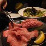 Yakiniku Kokutouan - 牛タンの厚切り薄切り食べ比べ