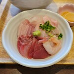 Hanaita Shokudou Ishikawa - 海鮮丼定食：刺身は別盛り