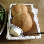 Komugi - 焼き立てパンのアップ