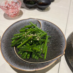 とり囲 - ここのラー油をいただきたいのでよく頼む、小葱の自家製ラー油和え。