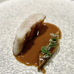 W VILLADORATA COUNTRY REATAURANT - ⑫塩水に漬けたメバル　リーキ　ビーフと魚のWソース