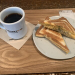 アトリエ・モリヒコ - モーニングコーヒー　¥495税込
            ホットサンド（ツナメルトコーン）¥770
            （セットで¥200引き）
