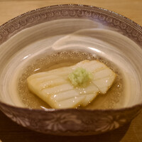 紀尾井町 三谷 - 泥障烏賊の揚げ刺し 昆布の餡