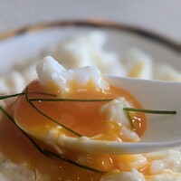 広東料理 センス - 西太后を騙したかに玉の始まり。お出汁と生クリームと合わせてふわふわに仕上げた卵白、口の中でほぐれるイラ(魚)と優しく濃厚な卵黄。
                一つ一つはシンプルなのに、合わせると奥行きあるお味に。