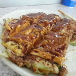 Yoshida Okonomiyaki - 生地はふわふわ・・・天カス使わないヘルシーなお好み焼き。