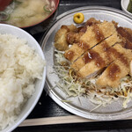 横浜港湾飲食企業組合大棧橋食堂 - ミックスかつ定食（600円）ご飯大盛り（無料）