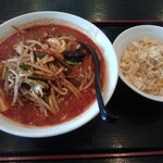 吉田飯店 - 2023/6/7(水)  四川ラーメンと半炒飯 900円