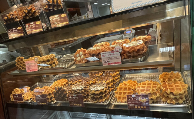 Manneken Keihan Karisono Eki Ten photo 4