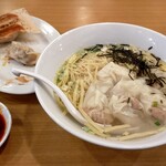 南砂餃子坊 - 海老ワンタンの海老は 細かく刻んで入っているらしいです