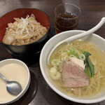 Chimma Ya - 【2023.6.7(水)】日替り定食(半塩ラーメン＋豚バラ塩焼肉丼)1,100円→750円