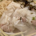 南砂餃子坊 - 海老ワンタンの海老は 細かく刻んで入っているらしいです