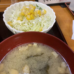 Toriichi - サラダと味噌汁