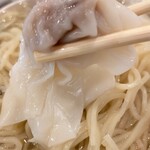 南砂餃子坊 - 海老ワンタンの海老は 細かく刻んで入っているらしいです