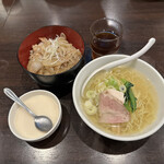 Chimma Ya - 【2023.6.7(水)】日替り定食(半塩ラーメン＋豚バラ塩焼肉丼)1,100円→750円