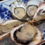 銀座で生牡蠣が美味しい専門店 牡蠣Bar - 貝柱のすぐ隣にある心臓を生かしたままご提供致しますので、是非ご覧になってみて下さい。