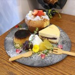 207601187 - プリン、あんこ入りチーズケーキ、苺ホワイトチョコレートマフィン