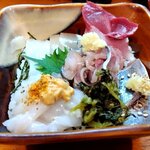 宵 - 海華丼（アップ）（左手前がマンボウ）（2023.5）