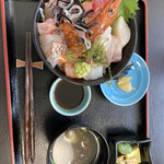 味処 佐とう - 海鮮丼ハーフ　2,400円