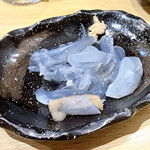 烏賊 鮨ダイニング 鮮助 - ウニョウニョ動く、捌きたての下足も生で！