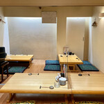 烏賊 鮨ダイニング 鮮助 - お座敷とカウンター席があります。