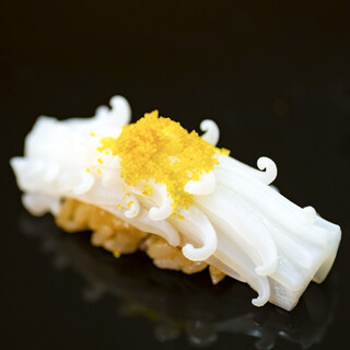 The finest Shari that goes well with the material. Trial nigiri course starts from 9,800 yen