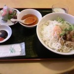 サイゴンレストラン - 揚春巻きのせビーフン